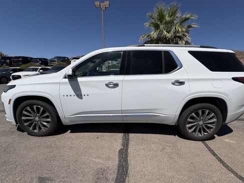 Used 2023 Chevrolet Traverse Premier AWD/4WD image 2