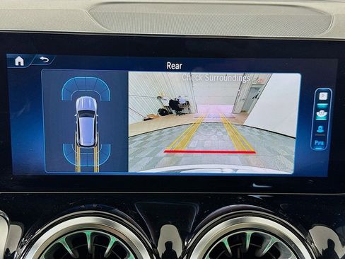 Used 2024 Mercedes-Benz GLB 250 4MATIC image 13