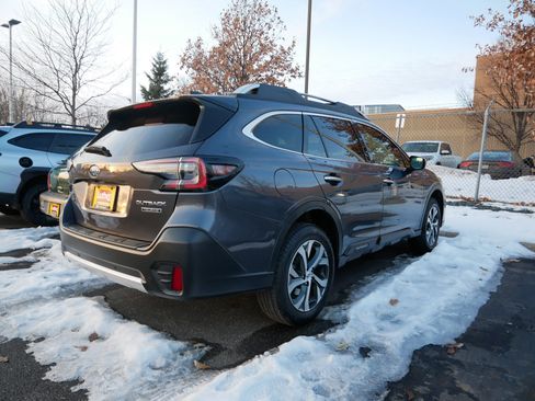 Used 2022 Subaru Outback Touring image 5