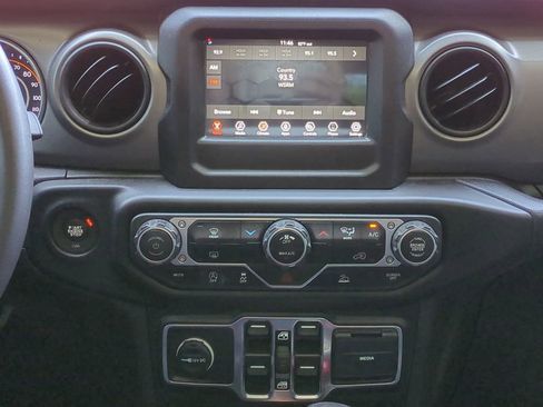 Used 2023 Jeep Gladiator Sport AWD/4WD image 22