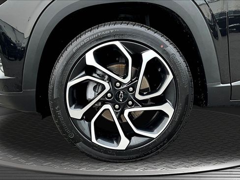 Used 2024 Chevrolet Trax RS w/ Driver Confidence Package FWD image 25