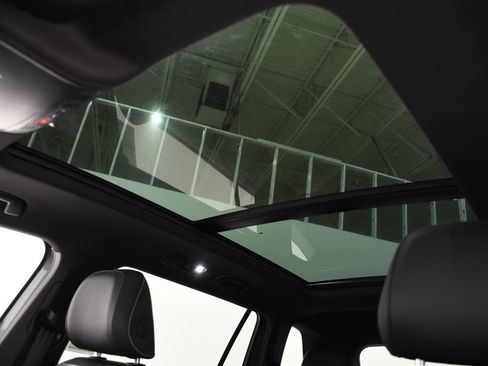 Used 2024 Volkswagen Tiguan SE R-Line image 28