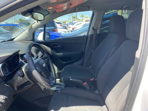 Used 2017 Chevrolet Trax LS FWD image 10