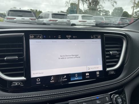 New 2026 Chrysler Pacifica Select image 25