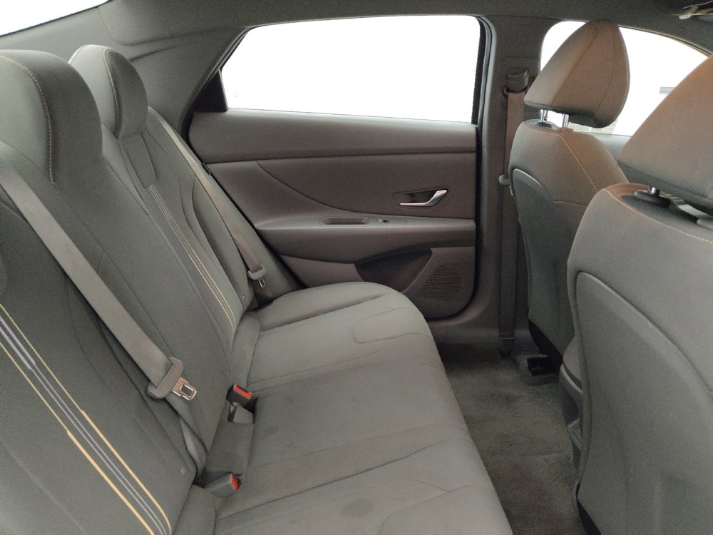 Used 2025 Hyundai Elantra Sport FWD image 19