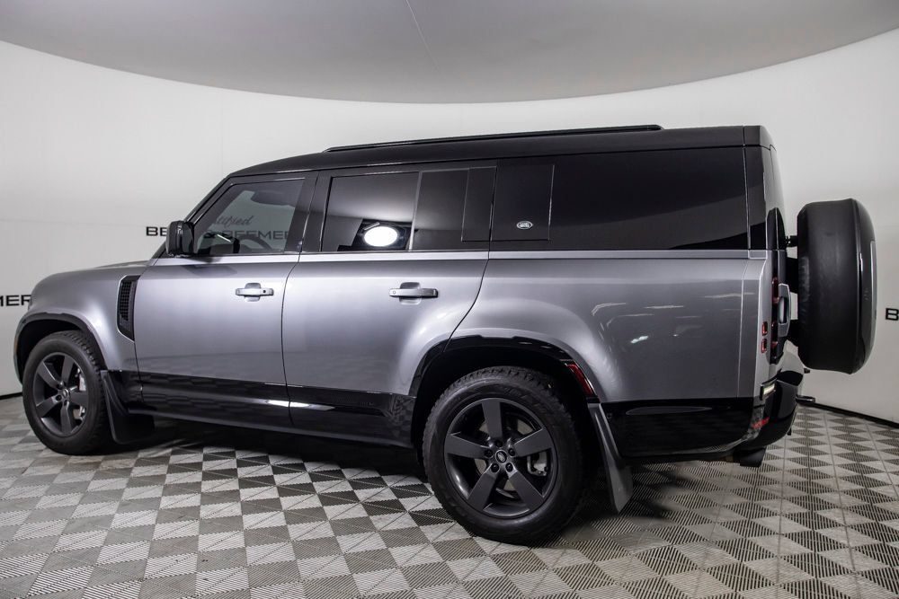 Used 2024 Land Rover Defender 130 X-Dynamic SE AWD/4WD image 10