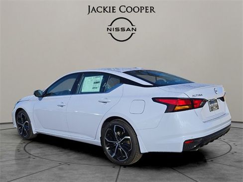 New 2025 Nissan Altima 2.5 SR image 3