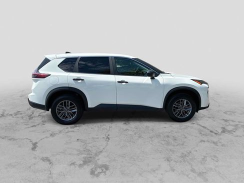 Used 2024 Nissan Rogue S AWD/4WD image 9
