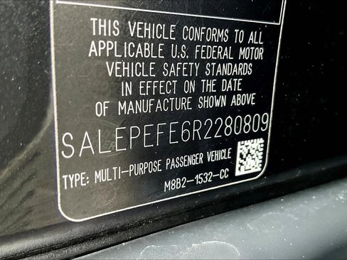 Used 2024 Land Rover Defender 110 SE image 33