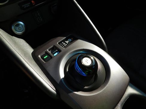 Used 2022 Nissan Leaf S FWD image 23