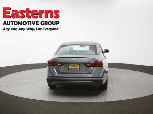 Used 2025 Nissan Altima 2.5 SV FWD image 37