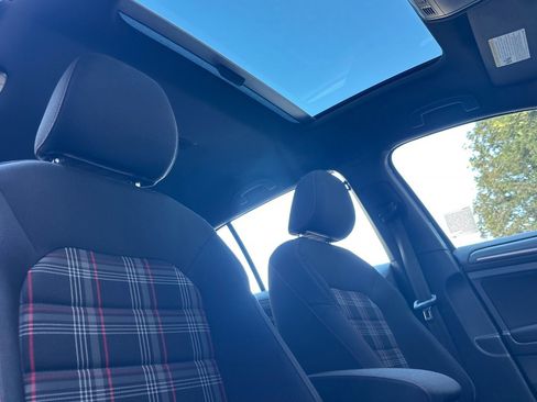 Used 2018 Volkswagen GTI SE image 14