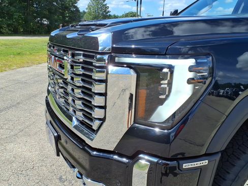 Used 2025 GMC Sierra 2500 Denali w/ Denali Reserve Package AWD/4WD image 19
