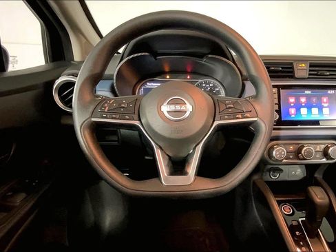 Used 2025 Nissan Versa SV FWD image 8