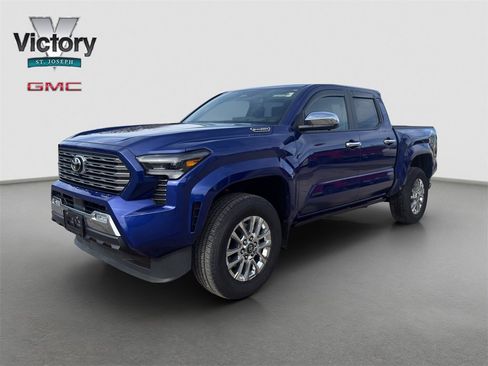 Used 2024 Toyota Tacoma Limited image 3