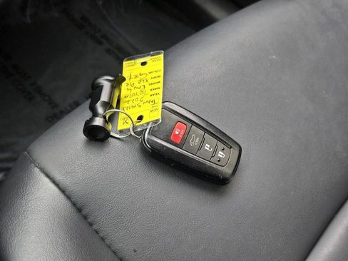Used 2022 Toyota RAV4 XLE Premium AWD/4WD image 19