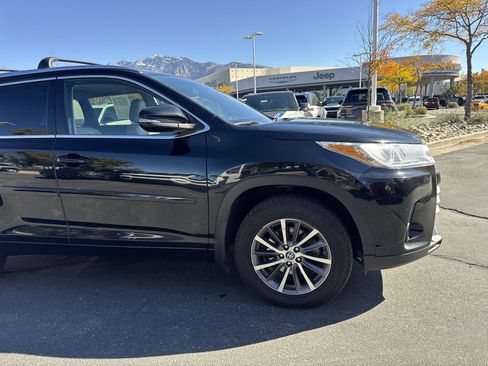 Used 2018 Toyota Highlander XLE image 14
