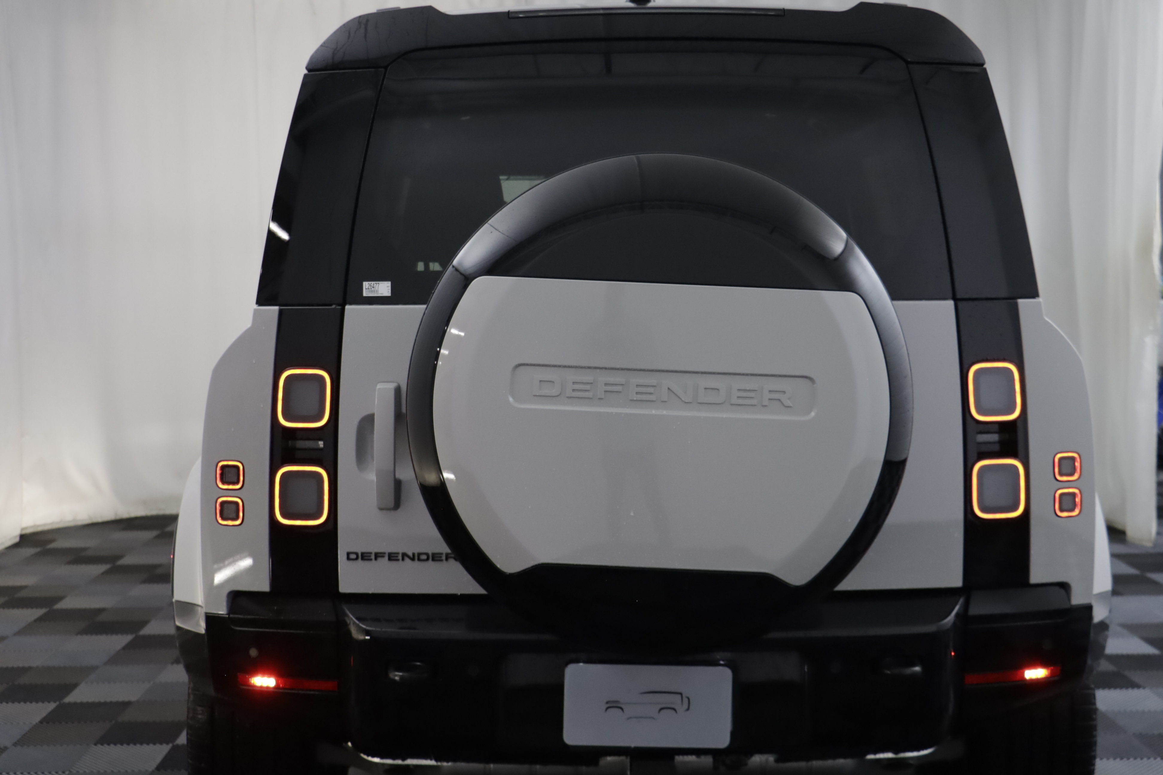 New 2026 Land Rover Defender 110 X-Dynamic SE AWD/4WD image 18