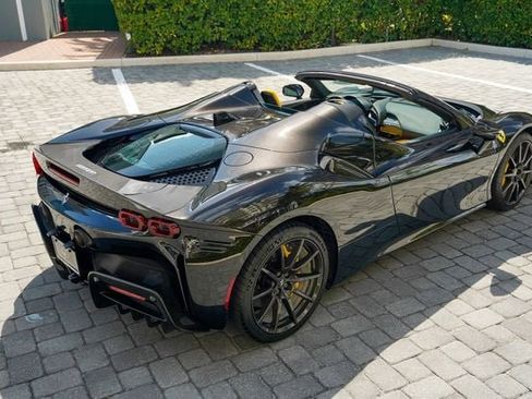 Used 2022 Ferrari SF90 Spider image 28