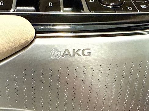 New 2025 Cadillac Lyriq Luxury w/ Nappa Leather Package image 17