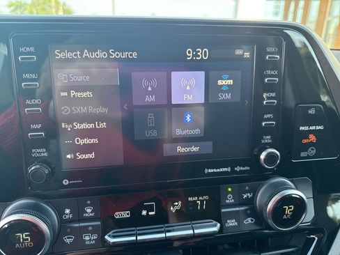 Used 2020 Toyota Highlander LE image 23