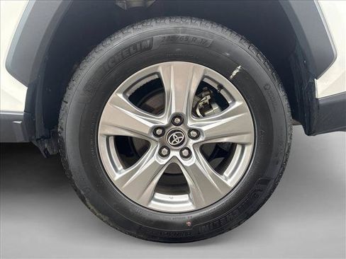 Used 2025 Toyota RAV4 LE AWD/4WD image 9