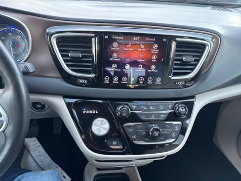 Used 2018 Chrysler Pacifica Touring-L Plus w/ Advanced Safetytec Group image 16