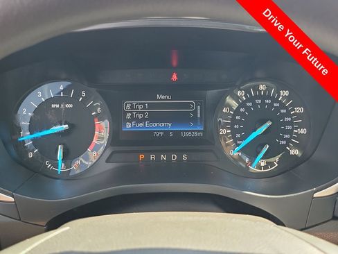 Used 2015 Ford Fusion SE FWD image 9