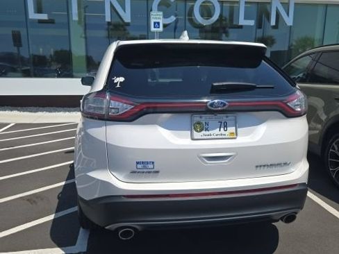 Used 2017 Ford Edge Titanium w/ Technology Package FWD image 7