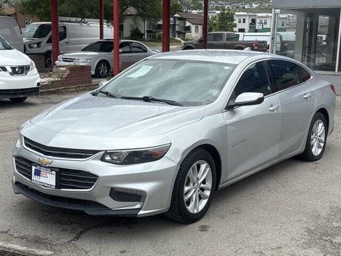 Used 2017 Chevrolet Malibu LT FWD image 4