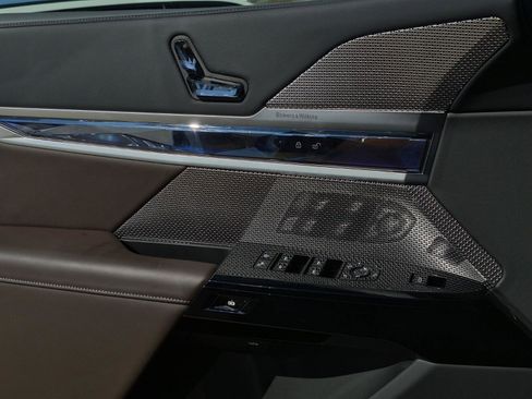 Certified 2025 BMW 760i xDrive w/ Luxury Rear Seating Package AWD/4WD image 23