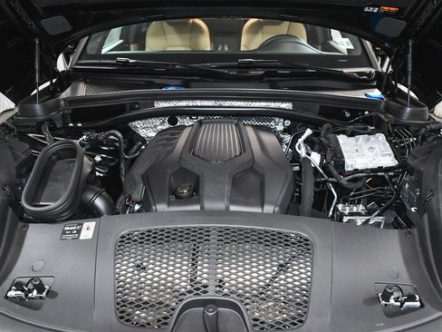 Used 2025 Porsche Macan image 68