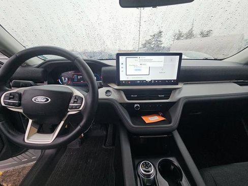 Used 2025 Ford Explorer Active image 5