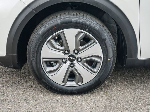 Used 2022 Kia Niro LX image 11