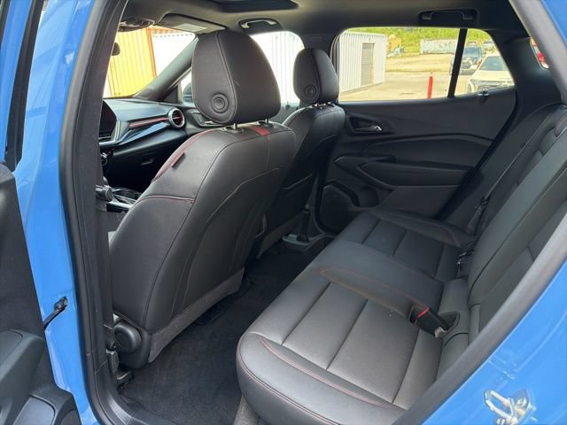 Used 2024 Chevrolet Trax RS w/ Sunroof Package FWD image 17