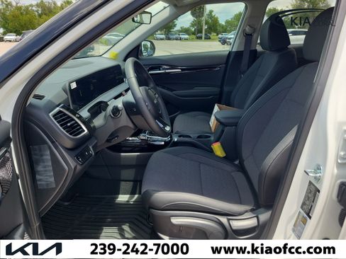 New 2026 Kia Seltos S FWD image 19