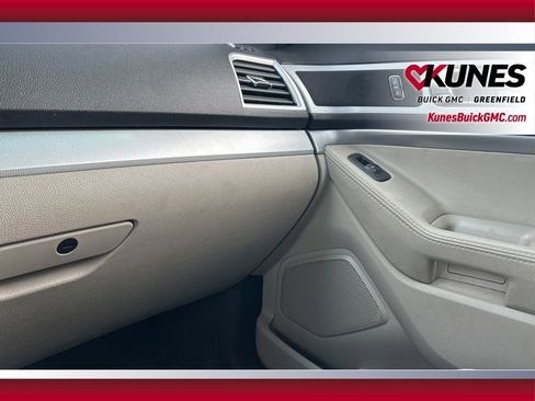 Used 2015 Ford Explorer XLT w/ Equipment Group 201A image 21