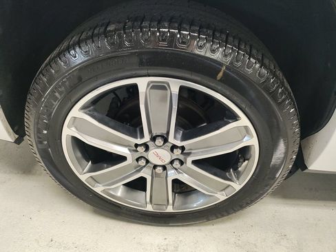 Used 2017 GMC Acadia Denali w/ Technology Package AWD/4WD image 3