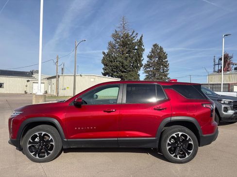 Used 2025 Chevrolet Equinox LT image 2