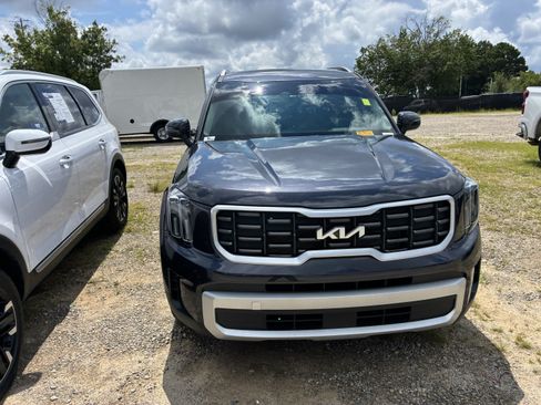 Used 2025 Kia Telluride S FWD image 2