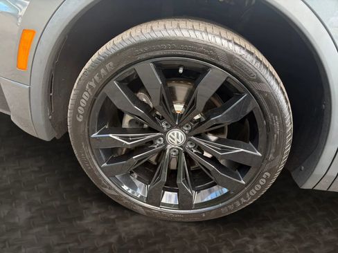 Used 2021 Volkswagen Tiguan SE R-Line AWD/4WD image 37