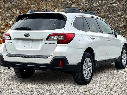 Used 2019 Subaru Outback 2.5i Premium image 2