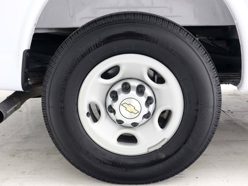 Used 2025 Chevrolet Express 3500 LS image 30