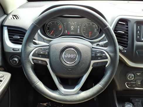 Used 2016 Jeep Cherokee Latitude w/ Cold Weather Group AWD/4WD image 13