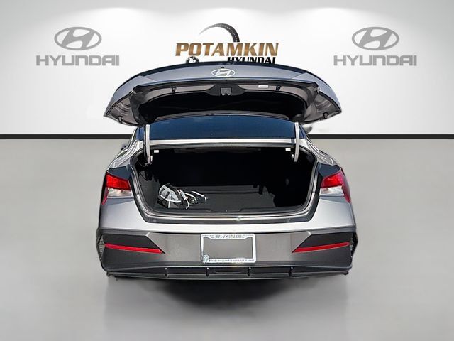 Certified 2025 Hyundai Elantra Sport FWD image 23