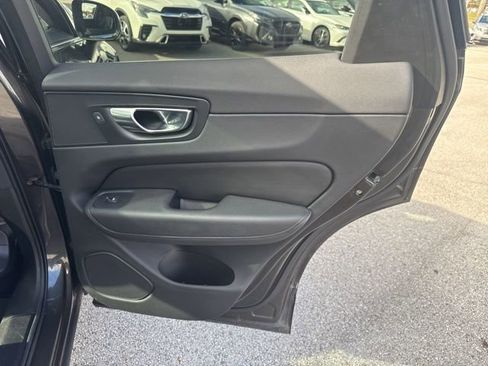 Used 2022 Volvo XC60 B5 Momentum image 14