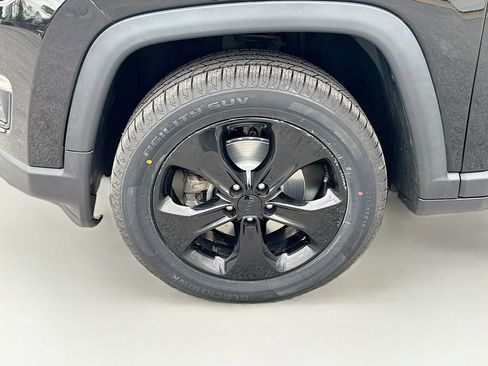 Used 2018 Jeep Compass Latitude AWD/4WD image 31