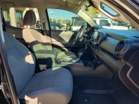 Used 2022 Toyota Tacoma SR image 30