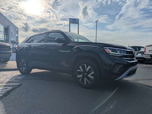Certified 2022 Volkswagen Atlas Cross Sport SE FWD image 3