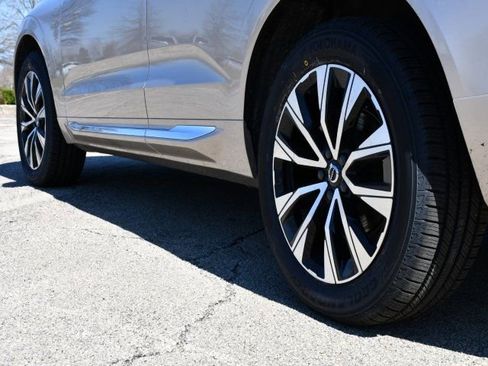 Used 2023 Volvo XC60 B5 Plus w/ Climate Package image 10